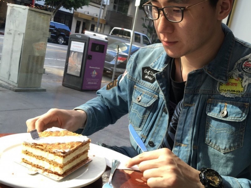 蜜月之旅圆梦洛杉矶 吴楠携爱人现场观战湖人队