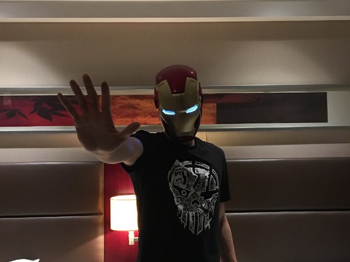 郭艾伦喜获球迷众筹钢铁侠头盔，变身最帅“双料侠客”