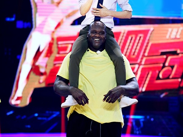 大鲨鱼空降中国赛场刘炜刘晓宇携手奥尼尔上演综艺篮球嘉年华