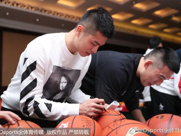 星耀鹏城：二零一八CBA全明星周末签名会温情侧记