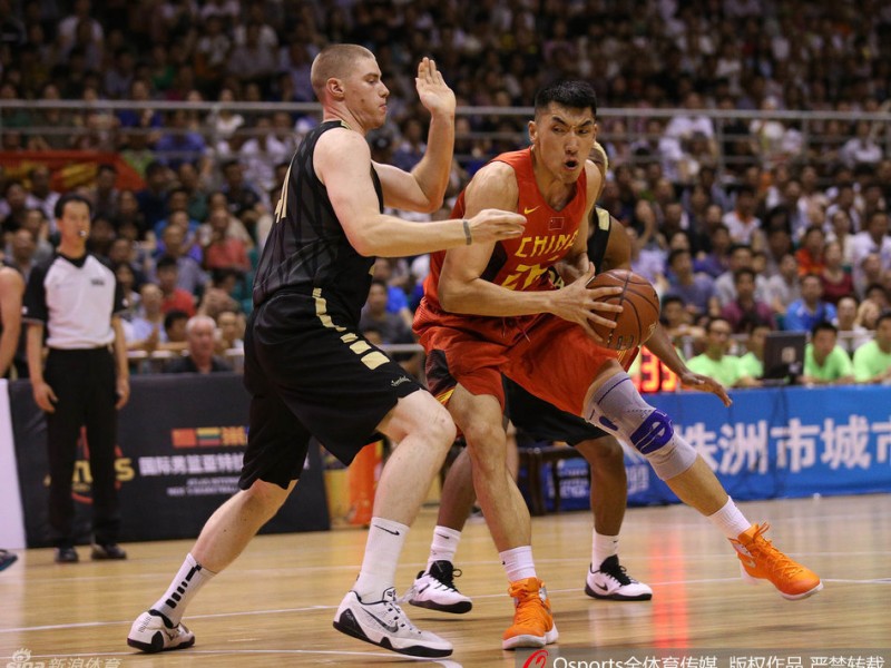 国奥双塔联袂发威，外线尖刀神准，重温中国男篮蓝领悍将的青春风暴