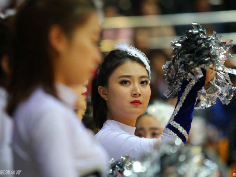 篮球场上的精灵：致敬CBA赛场最美的啦啦宝贝