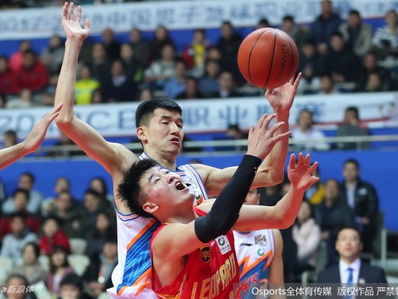 上海大鲨鱼主场复仇深圳保留季后赛火种弗雷戴特携明纳拉斯双星闪耀