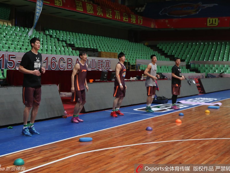 剑指巅峰：四川金强男篮总决赛前的无声战歌