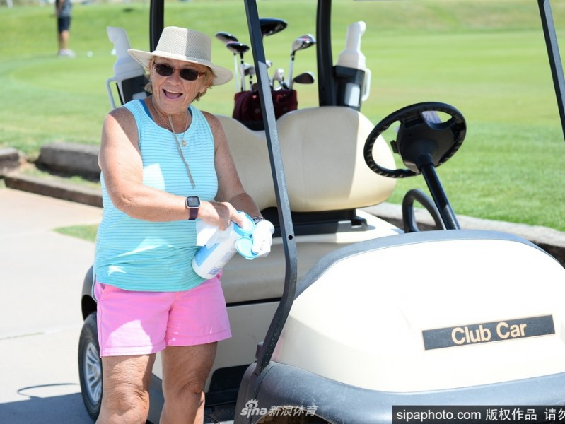 疫情中的绿茵坚守：高尔夫赛场上的特殊风景