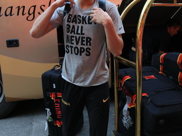 男篮抵北仑开启封闭集训 郭艾伦归队王哲林到位