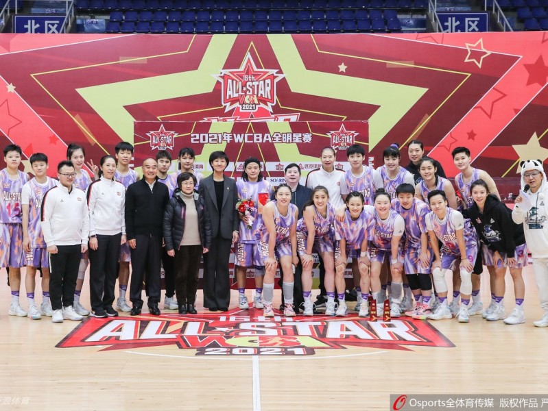 成都夜空星光闪耀，王丽丽率北区明星队力擒南区夺MVP