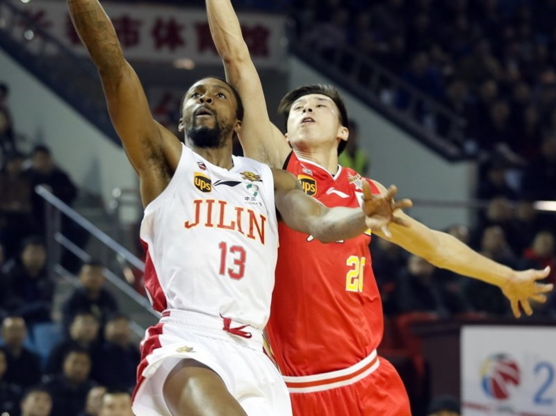 吉林男篮主场力克八一，兰德里韦弗联手斩获赛季首胜
