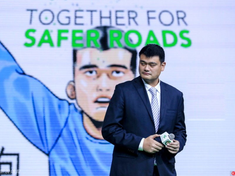 姚明表情包助力交通安全日，呆萌老司机喊你莫要乱占道