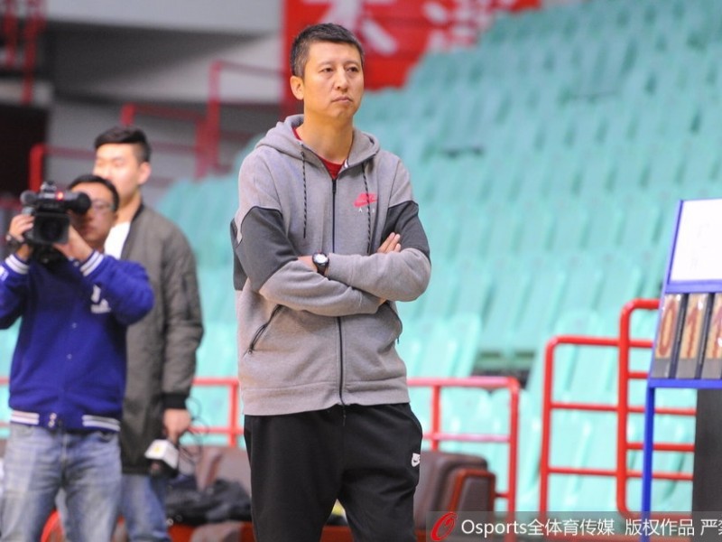 辽宁男篮新赛季启航：公开训练展露争冠雄心