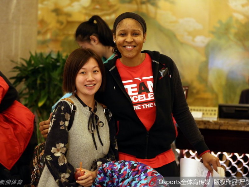 中国女篮黄金一代的璀璨瞬间：从玛雅摩尔到赵爽李梦的赛场芳华