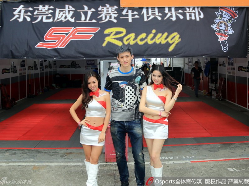 周鹏的极速跨界：当篮球国手遇见赛车激情