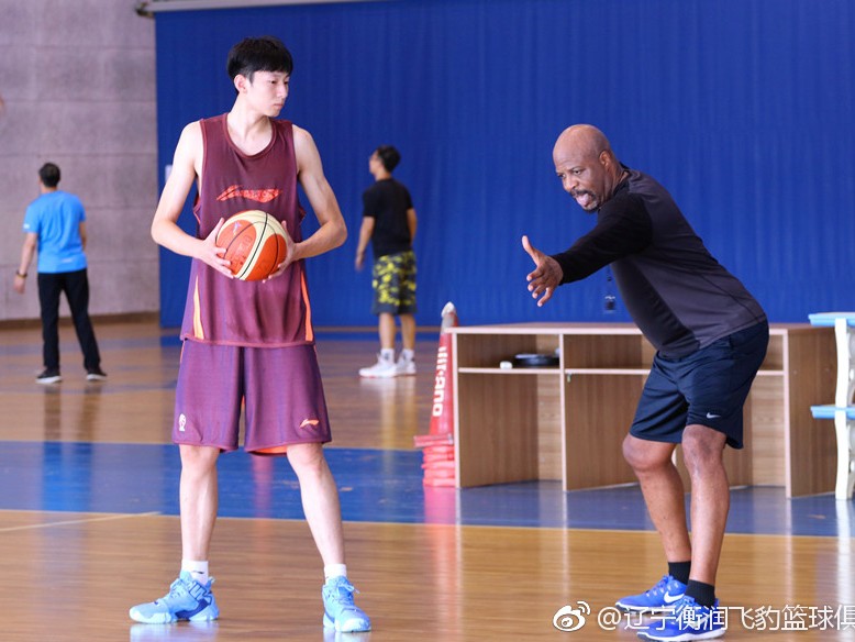 辽篮内线遭遇“美式洗礼”：班克斯首训让大个子们直呼过瘾