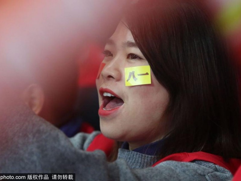 铁军虽败犹荣，美女球迷成宁波冬夜最暖风景